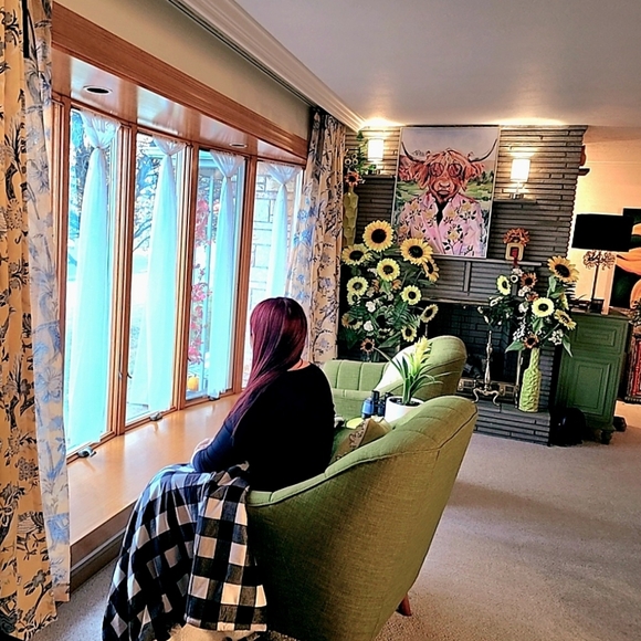 Meet your Posher, Janet - Picture 2 of 8